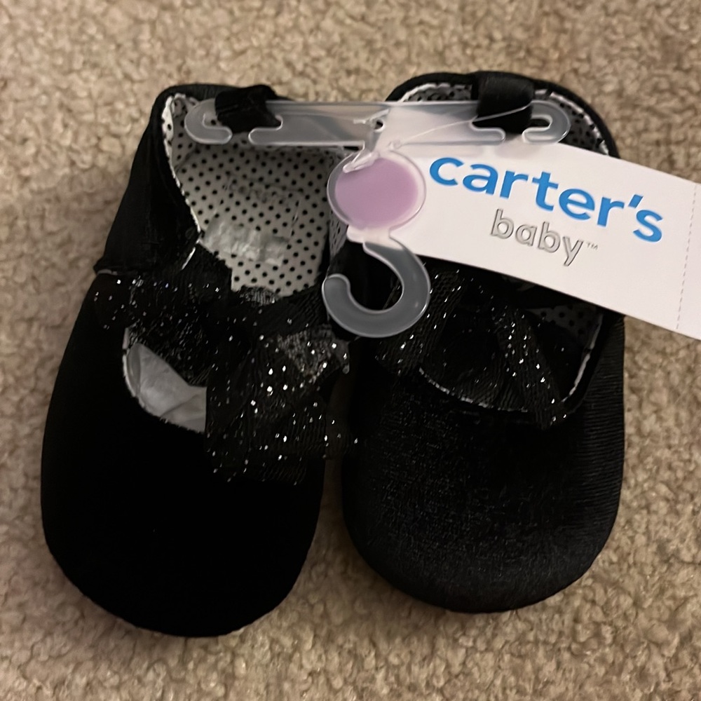 6-9 month Carter’s flats